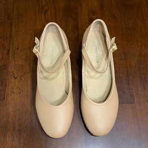 Women’s size 5 Theatricals tan tap shoes